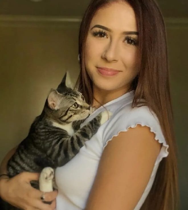 Девушка с котенком