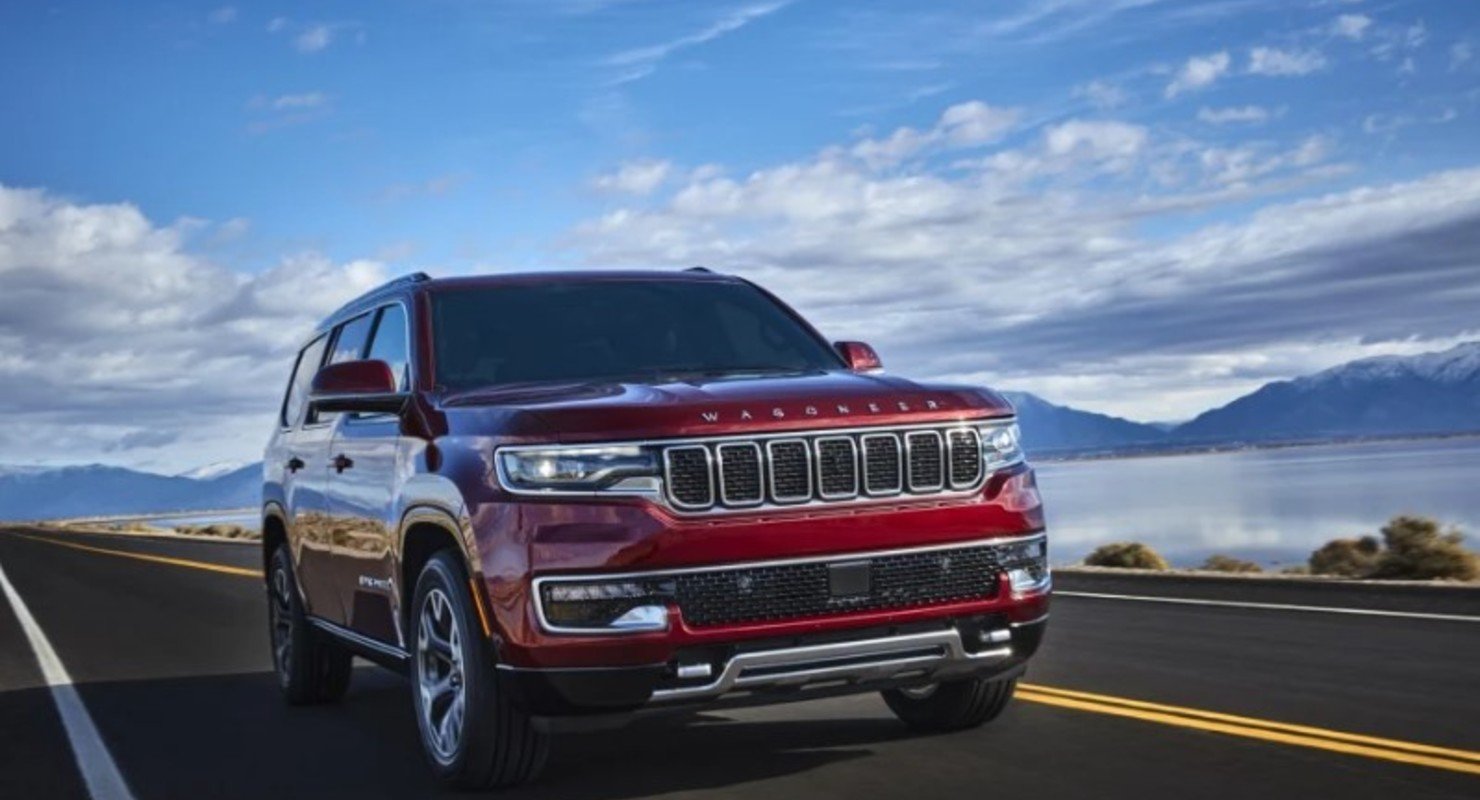 Возрожденный внедорожник Jeep Wagoneer сравнили с Mercedes-Benz GLS и Land Rover Defender Возрожденный внедорожник Jeep Wagoneer сравнили с Mercedes-Benz GLS и Land Rover Defender Автомобили