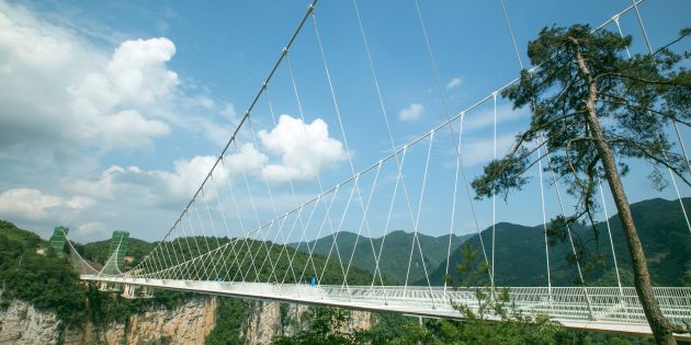 10 мостов планеты, на которые страшно даже смотреть высота, отличается длина, построен из, мосту, которые, чтобы, Чжанцзяцзе, Лангкави, потому, тросов, Хуссаини, Охуэла, ветра, стекла, только, мостом, которого, туристы, досок, ходят
