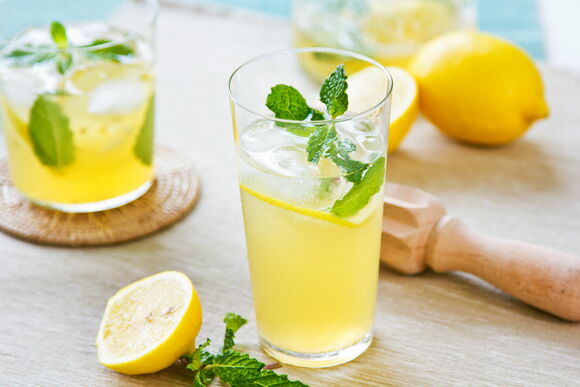 Освежающие напитки с мятой: 7 простых рецептов для жарких дней мятой, напиток, коктейль, можно, добавьте, влейте, напитка, положите, листики, всего, свежая —, кастрюлю, сахар, приготовленияПоложите, напитков, водой, оставьте, мохито, блендера, лимоном