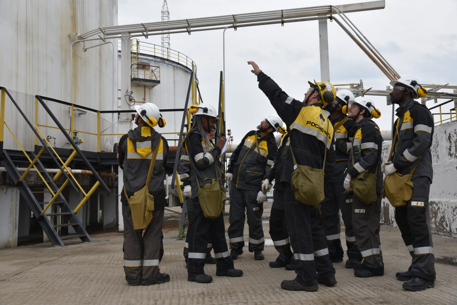 Сайт ачинского нпз. Ачинский нефтеперерабатывающий завод. Ачинский НПЗ ВНК. Ачинский НПЗ Прошкин. Роснефть Ачинск.