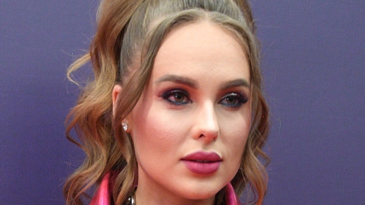 Певица Ханна собралась подавать в суд на блогера Конасову из-за заколок Певица Ханна собралась подавать в суд на блогера Конасову из-за заколок Шоу-бизнес