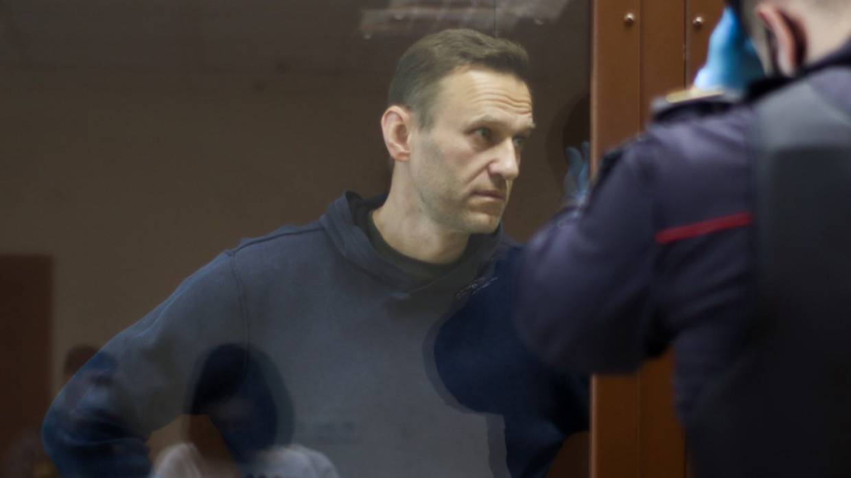 Судебная задолженность блогера Навального увеличилась до 29,5 млн рублей