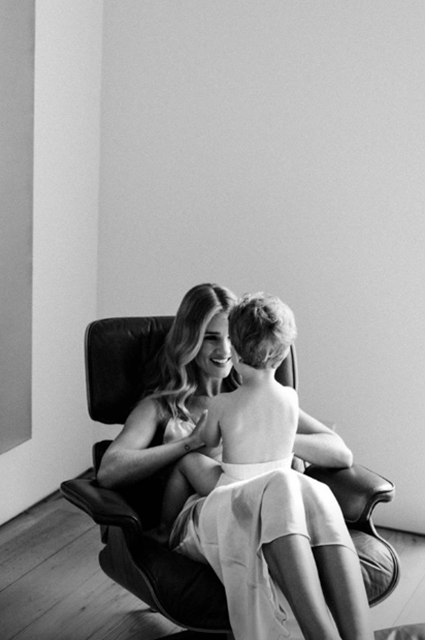 Джейсон Стэтхем устроил фотосессию своей возлюбленной Рози Хантингтон-Уайтли и их сыну Джеку Звездные дети