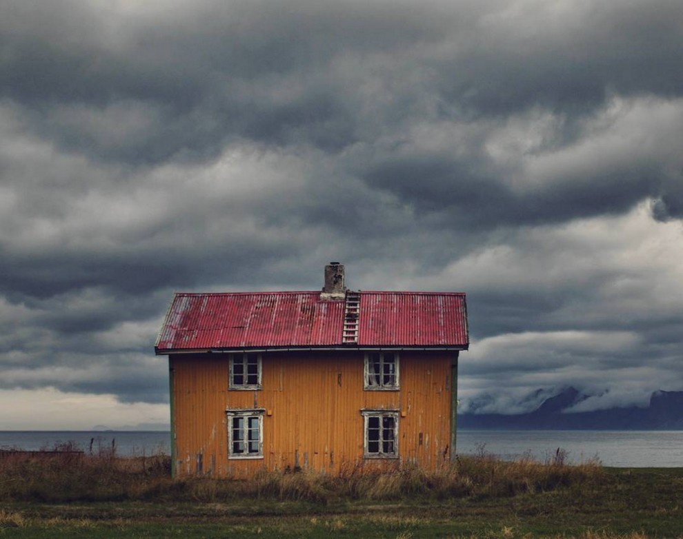 zabroshennye-udalennye-doma-za-severnym-polyarnym-krugom-fotograf-Britt-Mari-Bay_12