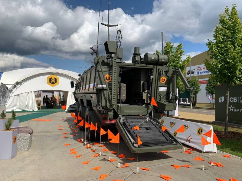 Разведывательная химическая машина РХМ-9 перед принятием на вооружение оружие