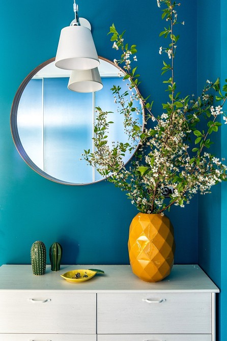 Стильно, ярко, бюджетно: квартира из 90-х, преобразившаяся до неузнаваемости интерьер и дизайн