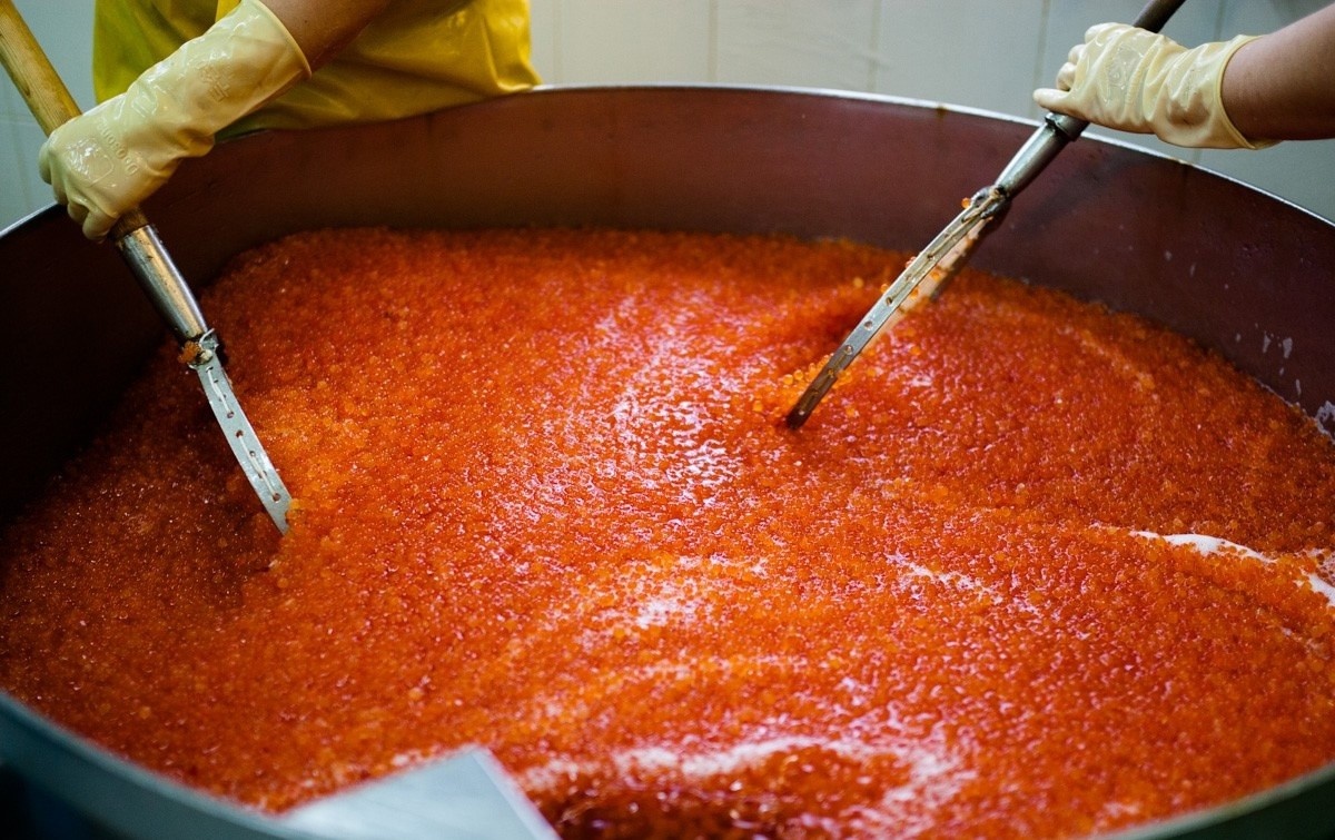 — Взвесьте мне 100 грамм икры!
— Тут получилось 500 килограмм, брать будете?