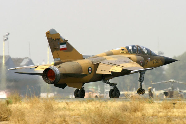 Самолёт иранских ВВС идёт на взлёт с сирийской авиабазы 