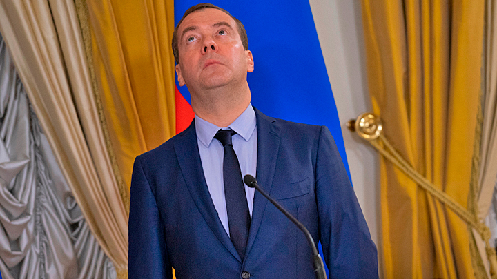 ВОЗ ВМЕСТО КОНСТИТУЦИИ: МЕДВЕДЕВ ПРИЗВАЛ ОТДАТЬ ВЛАСТЬ МЕЖДУНАРОДНЫМ БЮРОКРАТАМ?