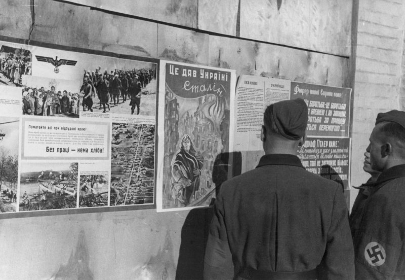 Немецкие пропагандистские плакаты в оккупированном Киеве, март,1942 г. знаменитости, интересные фото, фото