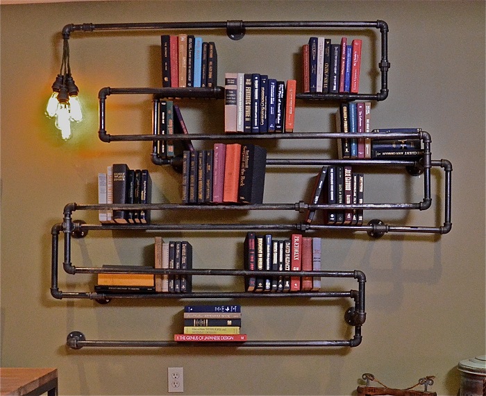 Трубы, которые остались от старого отопления в доме, вы можете использовать как полки для книг.