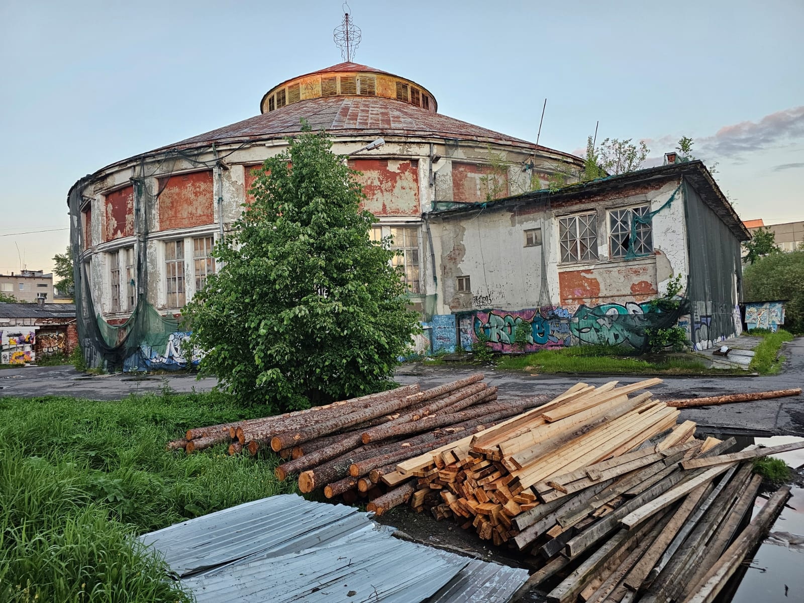 Восстановлению не подлежит: в Архангельске аварийное здание цирка сравняют с землей