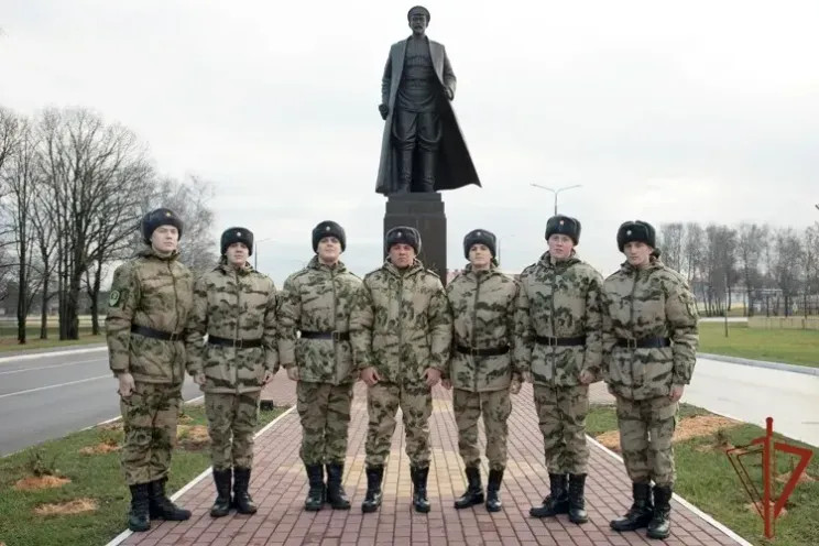 Macan с сослуживцами