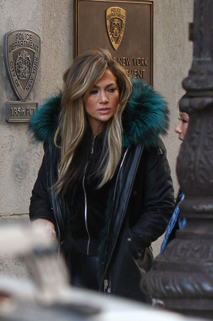 Стиль нулевых и слезы: новые фото Дженнифер Лопес в образе стриптизерши Звездный стиль