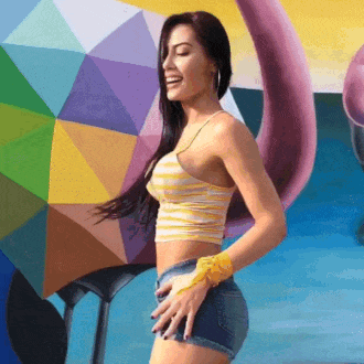 Лето и красивые девушки в шортах Лето и красивые девушки в шортах