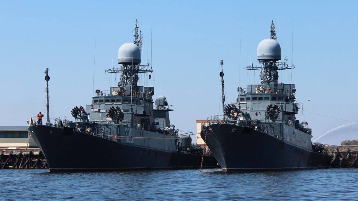 Минобороны РФ показало на видео крупномасштабные маневры кораблей Балтийского флота