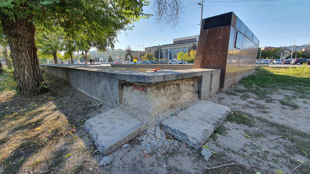 Почему в Волгограде расшураются памятники, а молодежь не знает историю своего родного города дивизии, войск, Гвардейской, могиле, братской, воинов, облицовка, знает, могила, воинам, Волгограде, города, Волгограда, памятников, время, Родимцева, Сталинграда, похоронены, Гвардейская, который