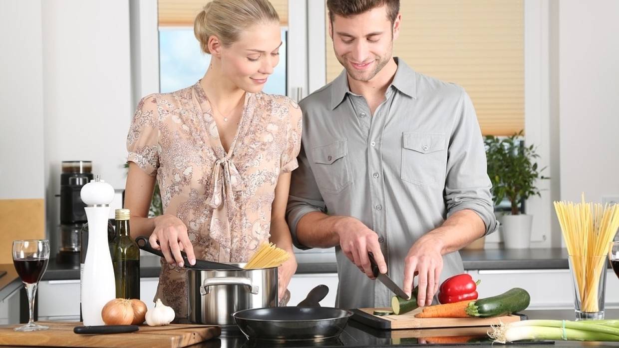 Психолог Ломтева предложила способ предотвращения конфликтов между партнерами на кухне