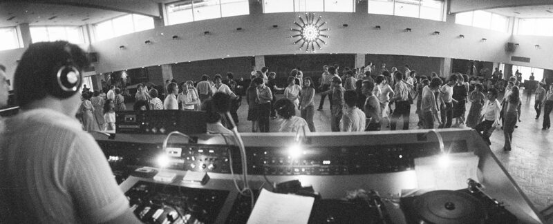 Что происходило на советских дискотеках стали, чтобы, дискотеки, культуры, просто, танцы, в СССР, и танцы, забор, одежду, появились, запрещается, порой, дискотеку, могли, только, дискотека, моменту, ничего, вроде