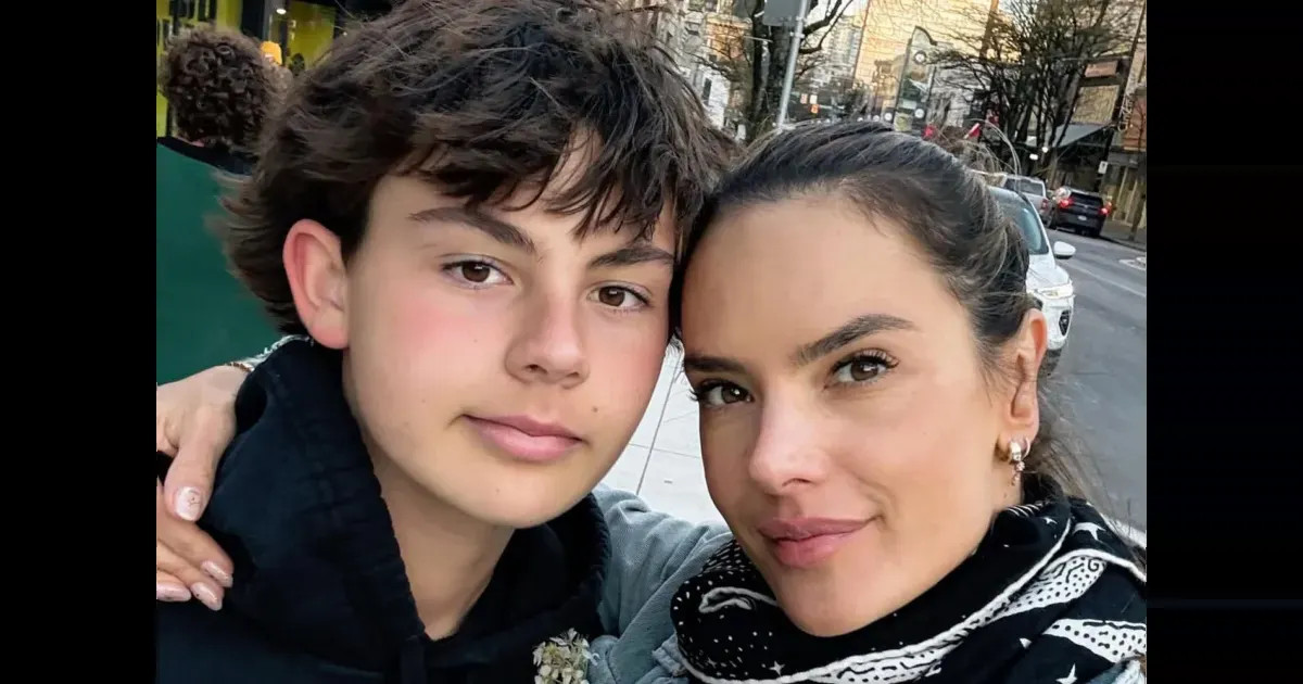 Бывший "ангел" Victoria's Secret Алессандра Амбросио показала 13-летнего сына
