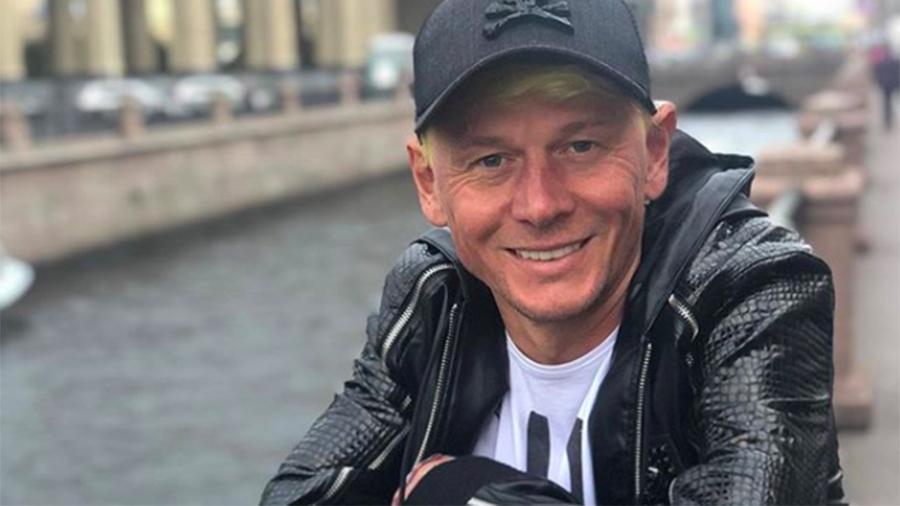 Бывший солист «Отпетых мошенников» начал работать таксистом из-за безденежья