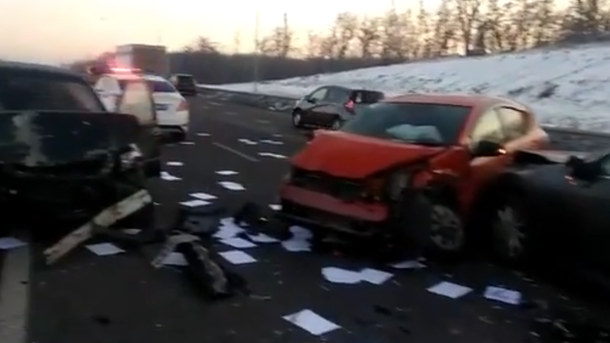 Что произошло под. Седанка Сити авария 2016 Toyota Fielder. ДТП Владивосток сегодня. Авария на на Надеждинском кругу выезд из Ставрополя 8 апреля 2021 года.