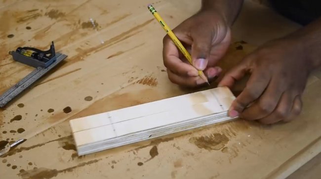 Легкие настенные полки со скрытой подвеской Легкие настенные полки со скрытой подвеской