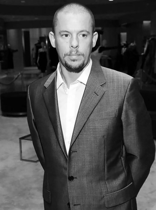 Маникюр для похорон и миллионы собакам: самые необычные завещания звезд другое