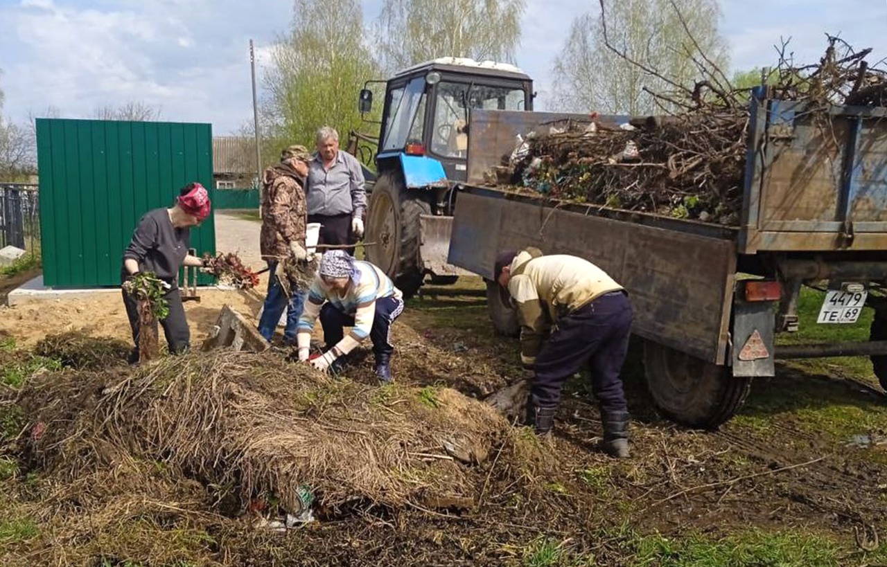 Жители Тверской области приняли участие во всероссийском субботнике «Зелёная весна»