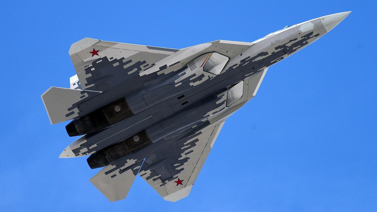 Истребитель Су-57, вид снизу. / Источник фото: Яндекс картинки