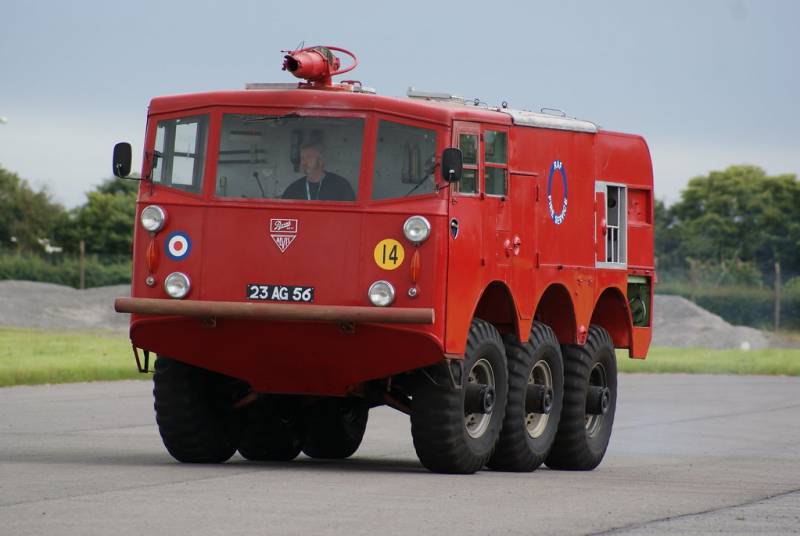 По земле и воде. Амфибийный грузовик Alvis Stalwart оружие