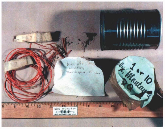 Остатки одного из самодельных взрывных устройств, изготовленных Унабомбером. /Фото: thesmokinggun.com