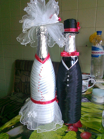 Дизайн бутылки шампанского для свадьбы.