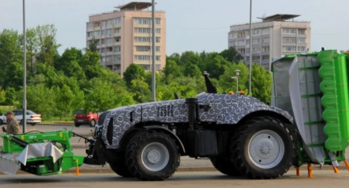 Минская техника. Беспилотный трактор Беларус. МТЗ беспилотник трактор. Прототип беспилотного трактора. Беспилотный трактор для опыления.