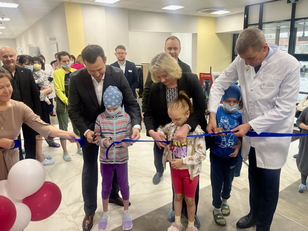 В Екатеринбурге открылась обновленная госпитальная школа проекта «УчимЗнаем»