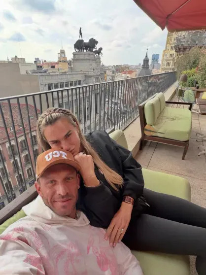 Первая ракетка мира Арина Соболенко показала новое фото с женихом из Мадрида Соболенко, Арина, Арины, СоболенкоАрина, собака, публично, Георгиос, первая, ракетка, ЭшАрина, после, Мадрида, которая, Помолвочное, Кольцовым, Константином, кольцо, хоккеистом, бойфрендом, теннисистки