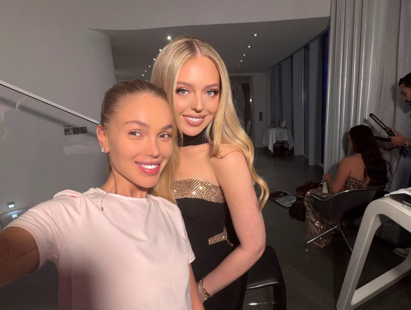 Кто такая Кристина Шнякина из южноуральского села, которая делала макияж дочке Трампа Кто такая Кристина Шнякина из южноуральского села, которая делала макияж дочке Трампа Тиффани, Трамп, Кристина, Шнякина, снова, именно, просмотров, Дональд, школу, делала, университет, потом, Murmyau, которого, Кристины, окончила, самый, Murmyau —, только, работала