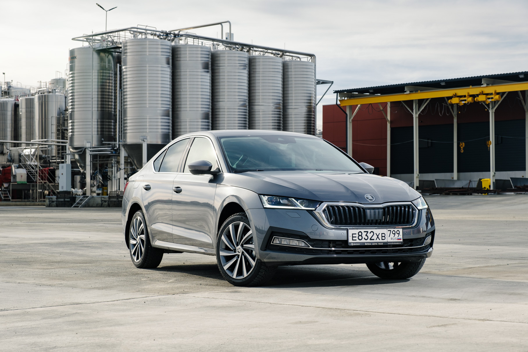 Первый тест Skoda Octavia 2021 года: сложно желать, трудно не купить Тест-драйв