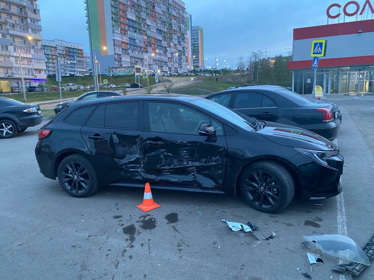 В Красноярске подросток угнал у родителей машину и протаранил 10 автомобилей