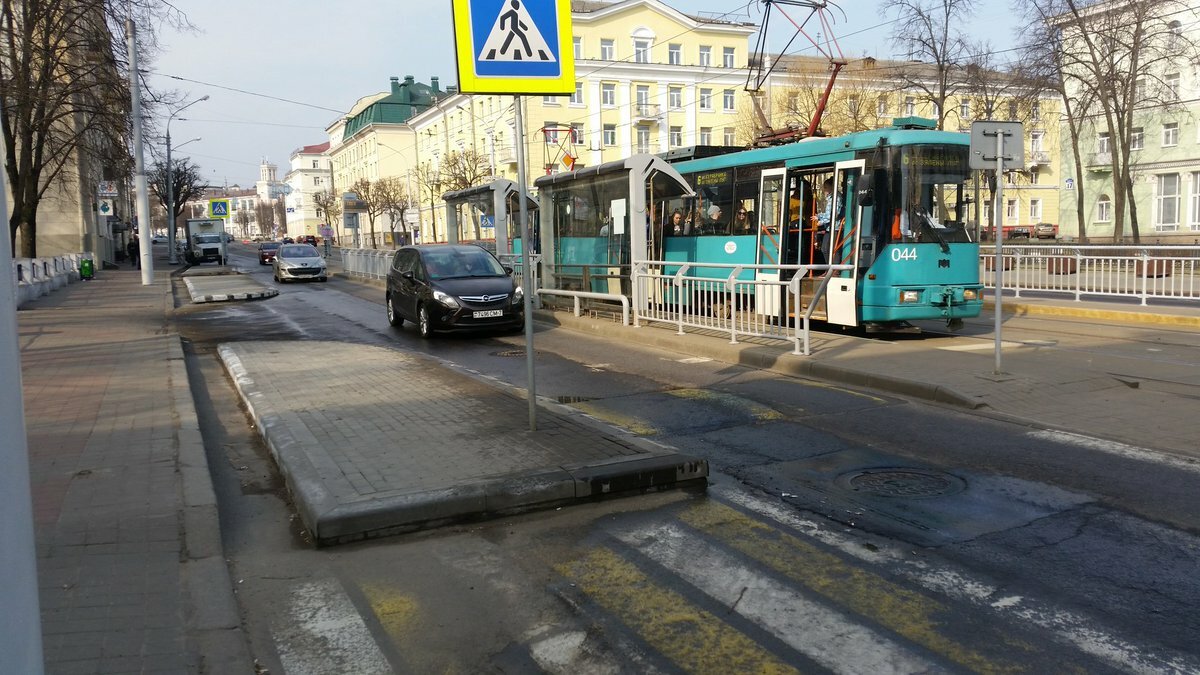 Вход в трамвай фото