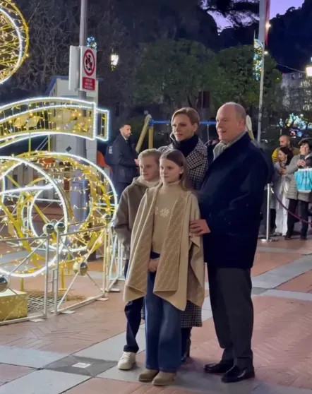 Княгиня Шарлен и князь Альбер II с детьми