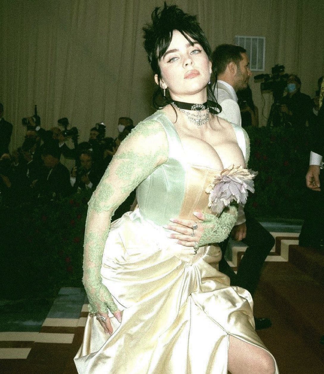 Met Gala 2022: самые безумные наряды звёзд на красной дорожке