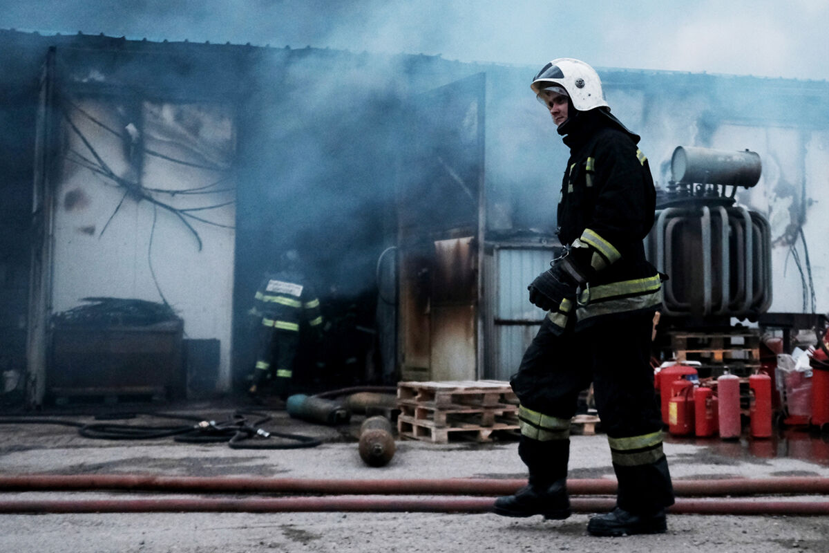 V1.RU: в Волгоградской области тушат пожар на Волжском абразивном заводе