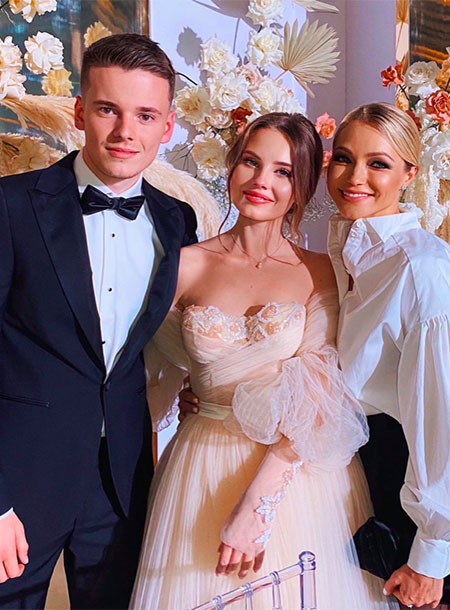 Сын Валерии Арсений Шульгин женился: как прошла пышная свадьба с участием звезд Сын Валерии Арсений Шульгин женился: как прошла пышная свадьба с участием звезд Свадьбы,Звездные свадьбы