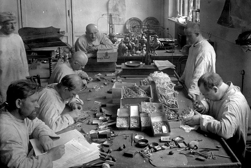 Большевистский оффшор Большевистский оффшор История,Политика