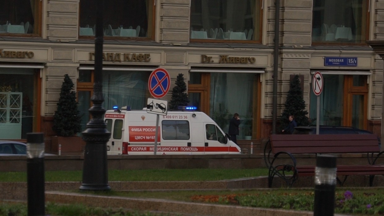 Охранник фастфуда покалечил посетителя из-за маски в Москве Охранник фастфуда покалечил посетителя из-за маски в Москве Происшествия