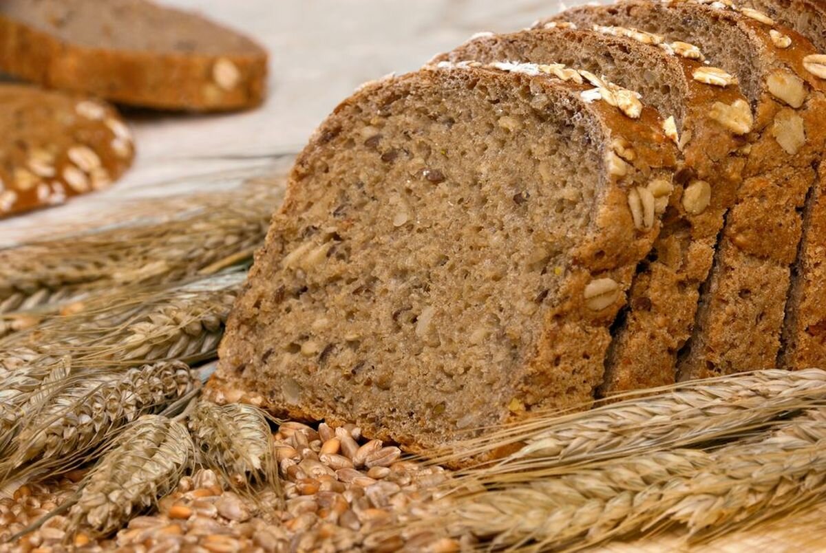 Бездрожжевой, цельнозерновой, отрубной – какой хлеб считается самым полезным? хлеба, лучше, также, уровень, хлебИсточник, холестерина, можно, много, цельнозерновой, пищеварение, клетчатки, стоит, нужно, состав, такой, могут, пшеницы, Такой, содержит, Также