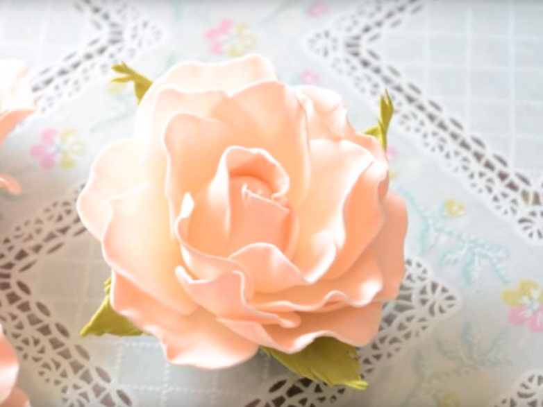 Нежная роза из фоамирана
