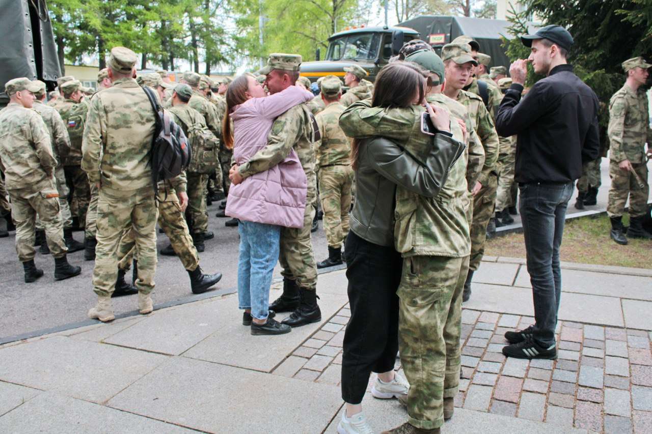 Участвовавших в спецоперации на Украине росгвардейцев встретили в Ленобласти